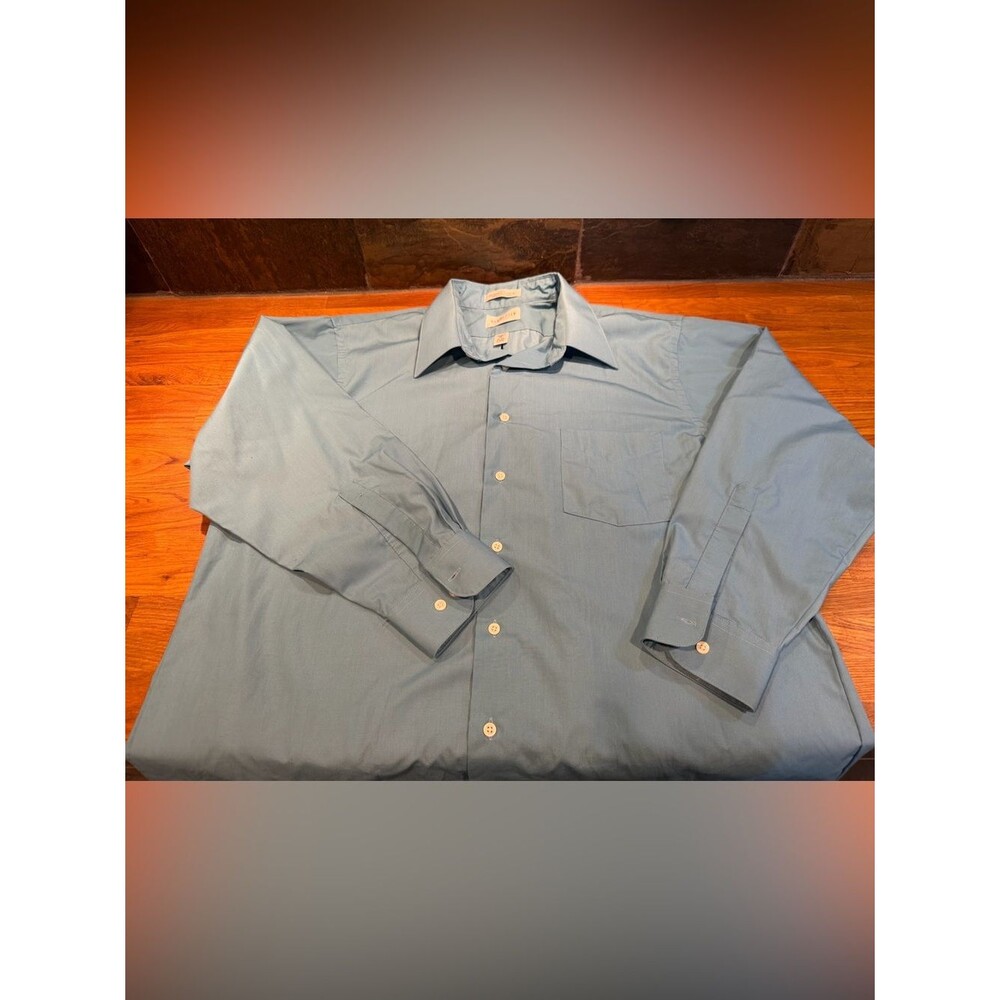 Van Heusen Men's Blue Dress Shirt - Point Collar. Size 17 32/33 X-Large (0039)